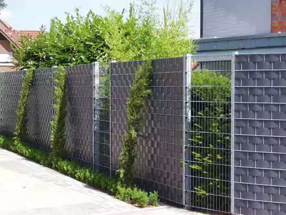 Pagar BRC Kombinasi Roll Fence Screen