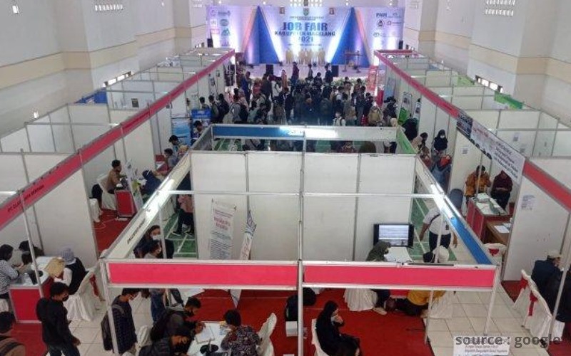 Stand Menggunakan Baja Ringan